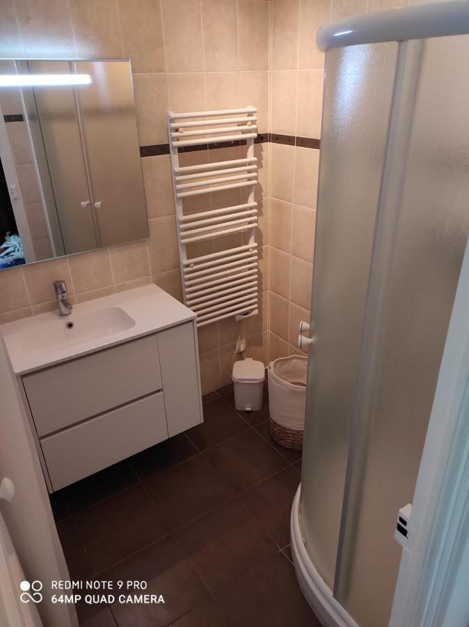 Pretty And Quiet Top Floor 2 Bedroom Flat In The Port Area Of Nice Exteriör bild